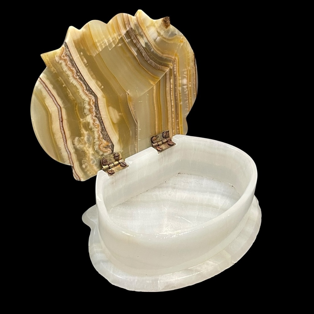 Vintage 1980s Onyx Marble Sea Shell Shaped Hand Carved Hinged Lidded Trinket Box